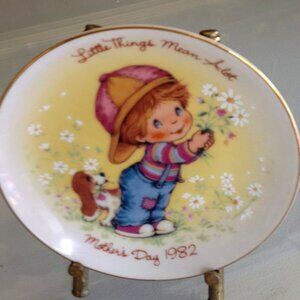 Vintage Avon Mother's Day Plate 1982 'Little Things Mean A Lot'